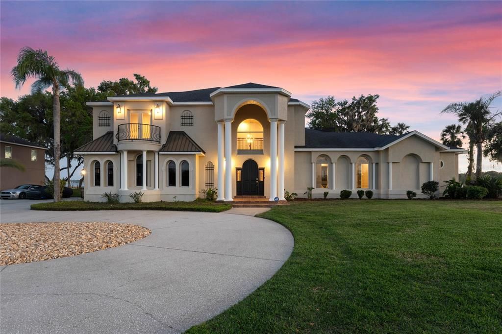 Недавно продано: $1,550,000 (5 спален, 3 ванн, 4855 Квадратных фут)