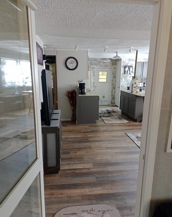 For Sale: $199,000 (2 beds, 2 baths, 915 Square Feet)