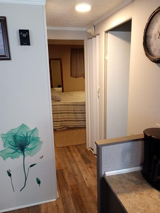 For Sale: $199,000 (2 beds, 2 baths, 915 Square Feet)