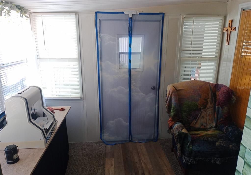 For Sale: $199,000 (2 beds, 2 baths, 915 Square Feet)