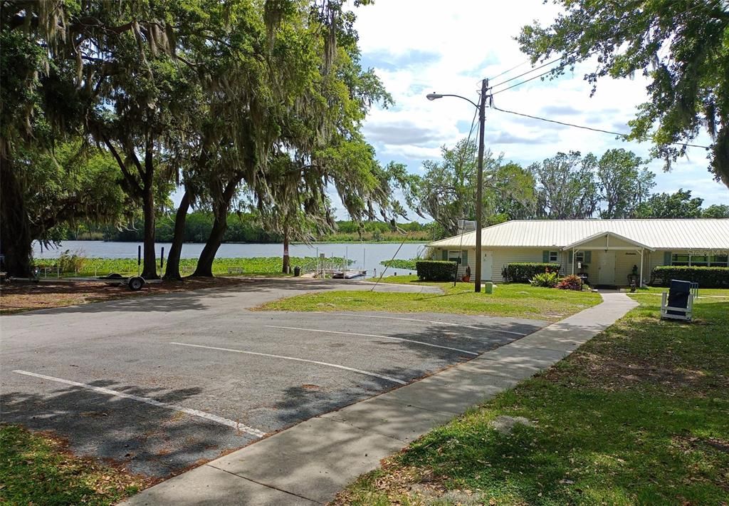 For Sale: $199,000 (2 beds, 2 baths, 915 Square Feet)