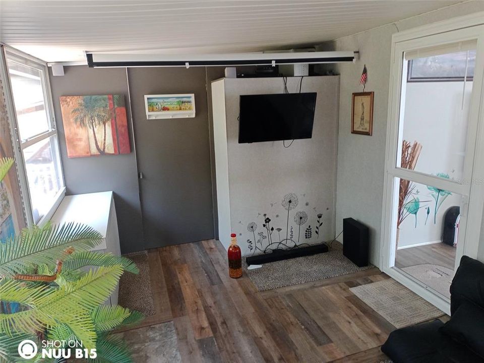 For Sale: $199,000 (2 beds, 2 baths, 915 Square Feet)