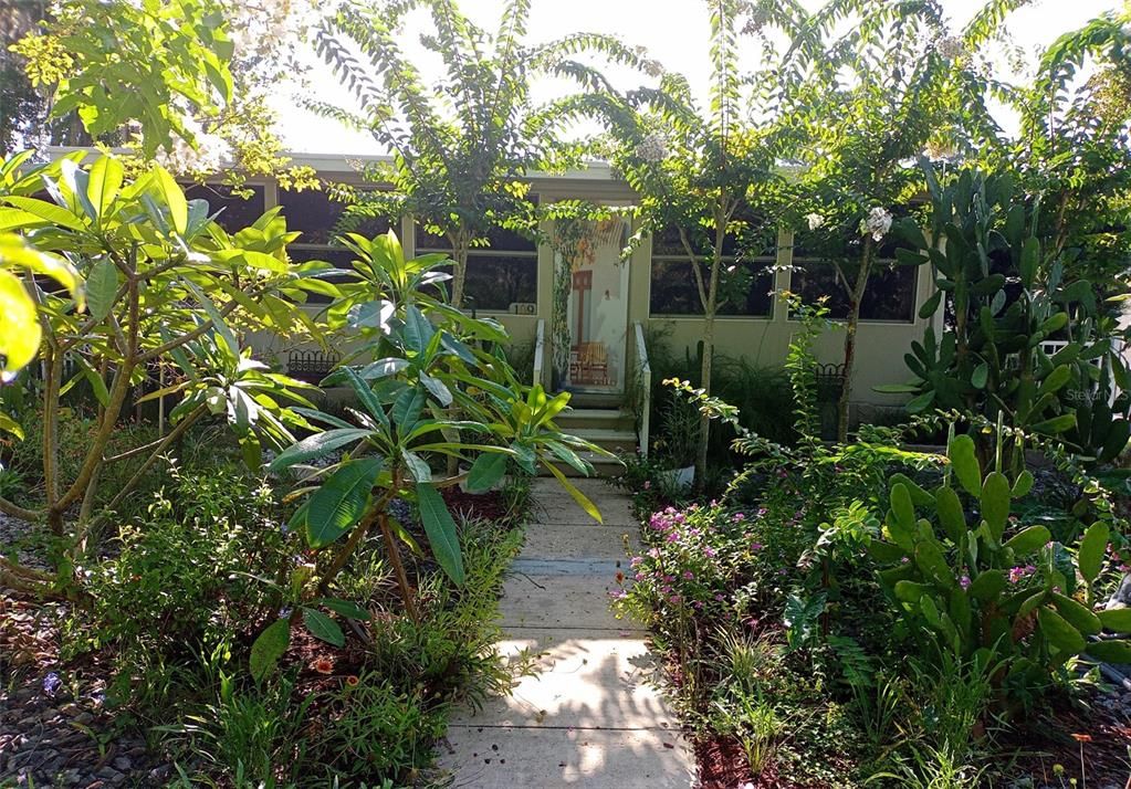 For Sale: $199,000 (2 beds, 2 baths, 915 Square Feet)