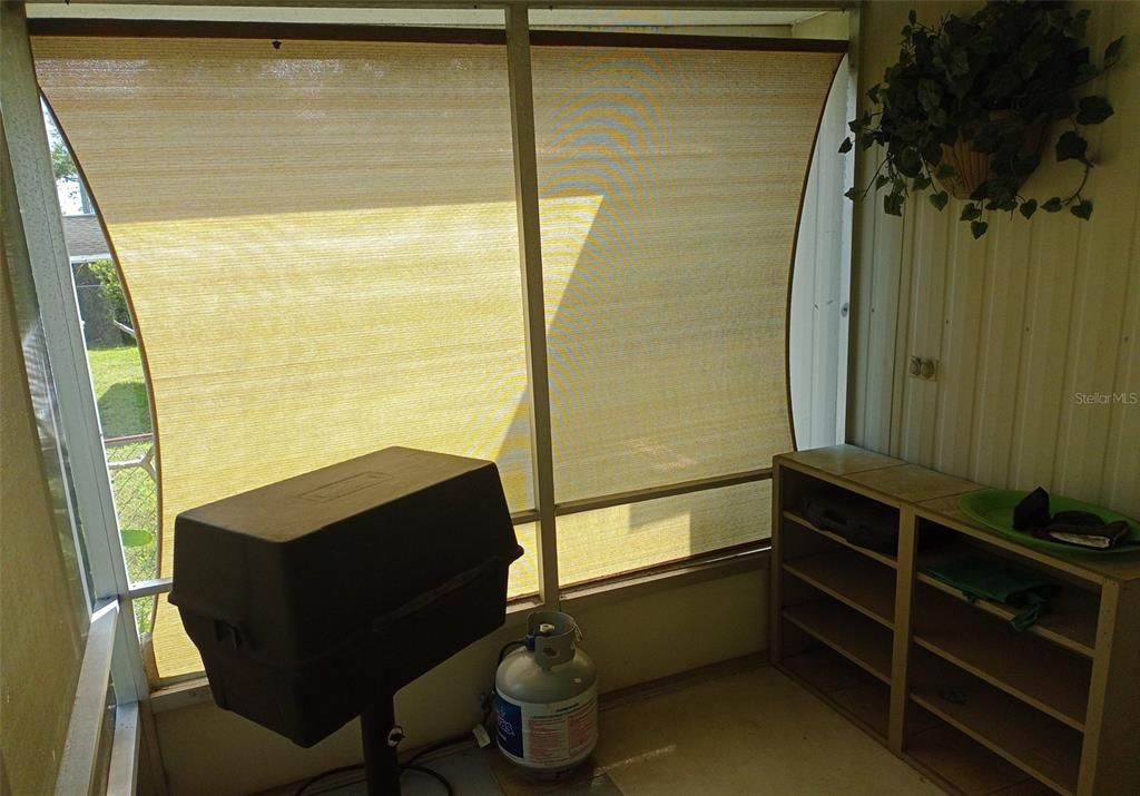 For Sale: $199,000 (2 beds, 2 baths, 915 Square Feet)