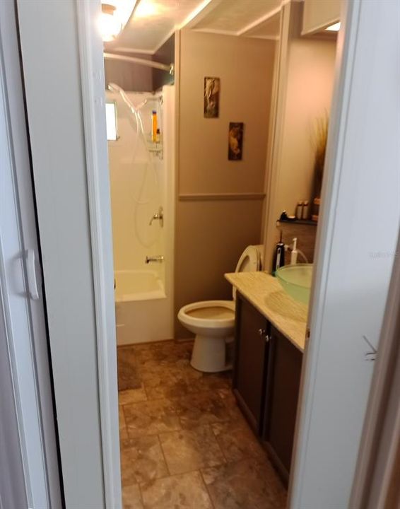 For Sale: $199,000 (2 beds, 2 baths, 915 Square Feet)