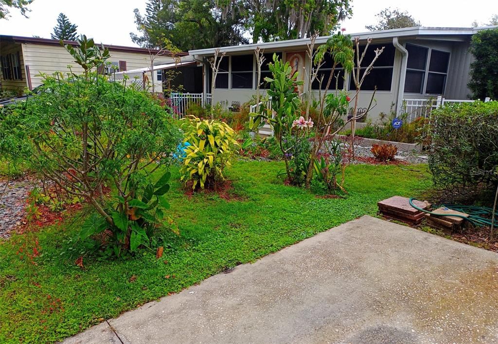 For Sale: $199,000 (2 beds, 2 baths, 915 Square Feet)