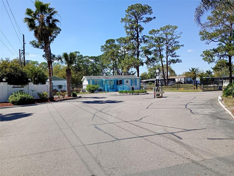 For Sale: $199,000 (2 beds, 2 baths, 915 Square Feet)