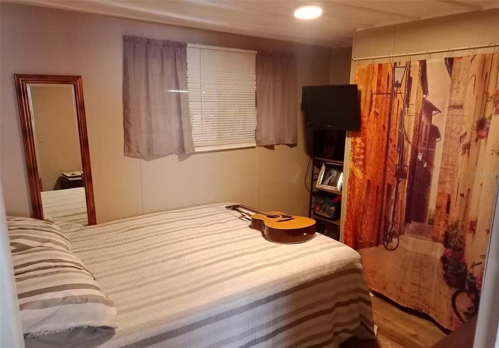 For Sale: $199,000 (2 beds, 2 baths, 915 Square Feet)