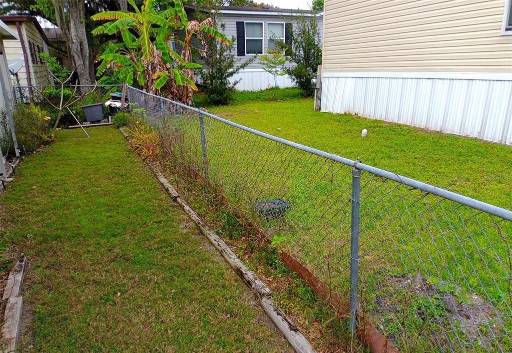 For Sale: $199,000 (2 beds, 2 baths, 915 Square Feet)