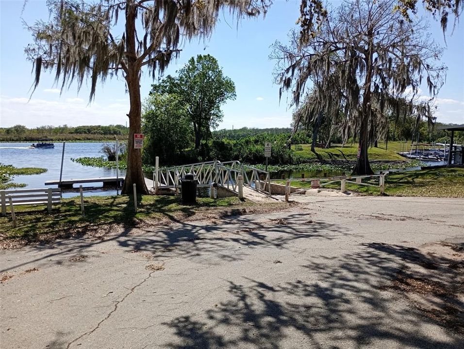 For Sale: $199,000 (2 beds, 2 baths, 915 Square Feet)