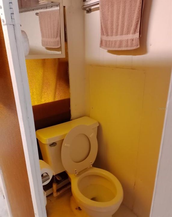 For Sale: $199,000 (2 beds, 2 baths, 915 Square Feet)