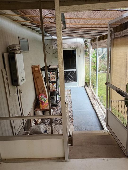 For Sale: $199,000 (2 beds, 2 baths, 915 Square Feet)