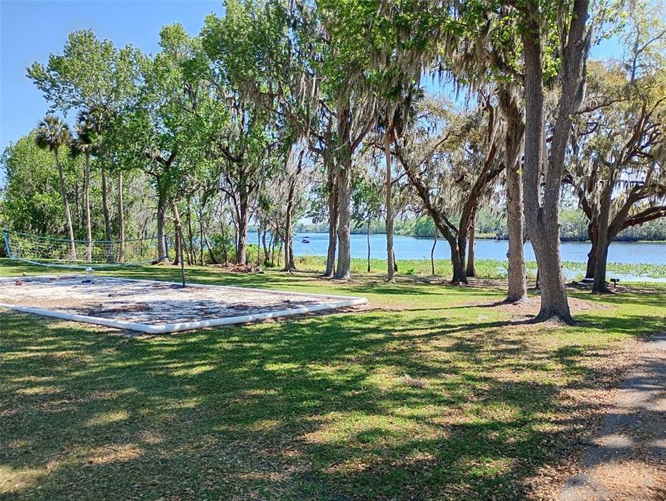 For Sale: $199,000 (2 beds, 2 baths, 915 Square Feet)