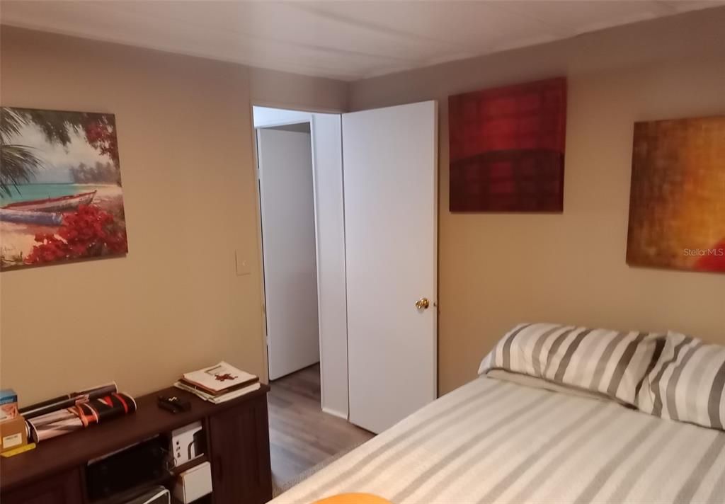 For Sale: $199,000 (2 beds, 2 baths, 915 Square Feet)