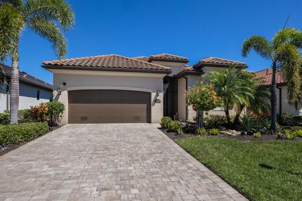 Recently Sold: $1,075,000 (4 beds, 3 baths, 2247 Square Feet)