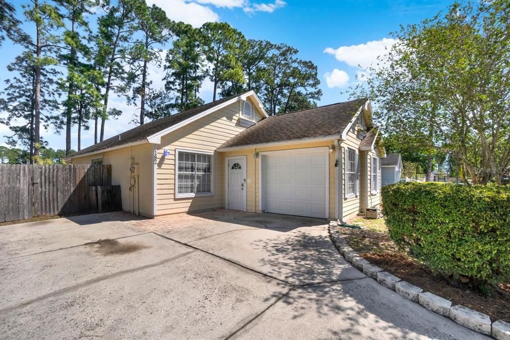 Recently Sold: $310,000 (2 beds, 2 baths, 1036 Square Feet)