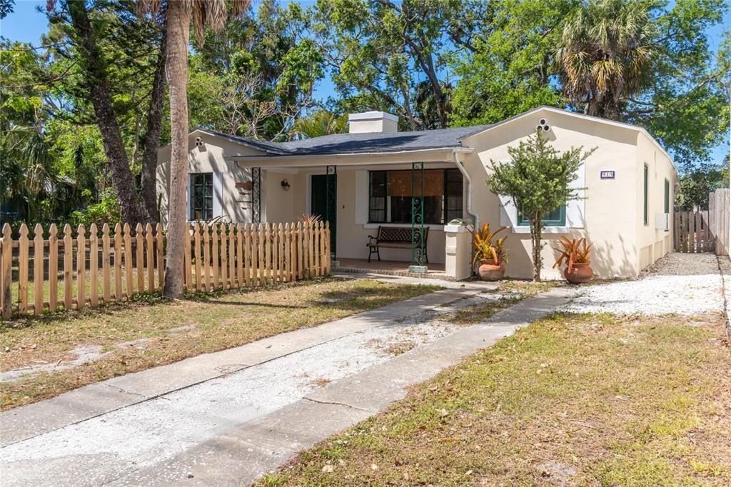 Недавно продано: $675,000 (4 спален, 3 ванн, 1800 Квадратных фут)