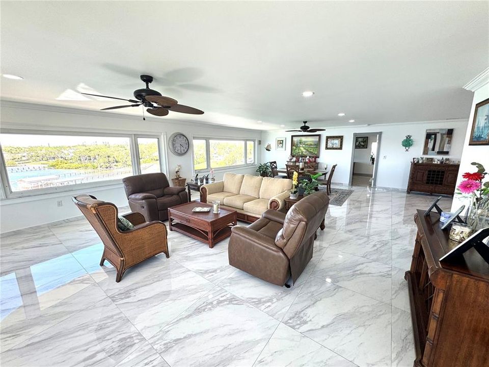 На продажу: $550,000 (2 спален, 2 ванн, 1900 Квадратных фут)