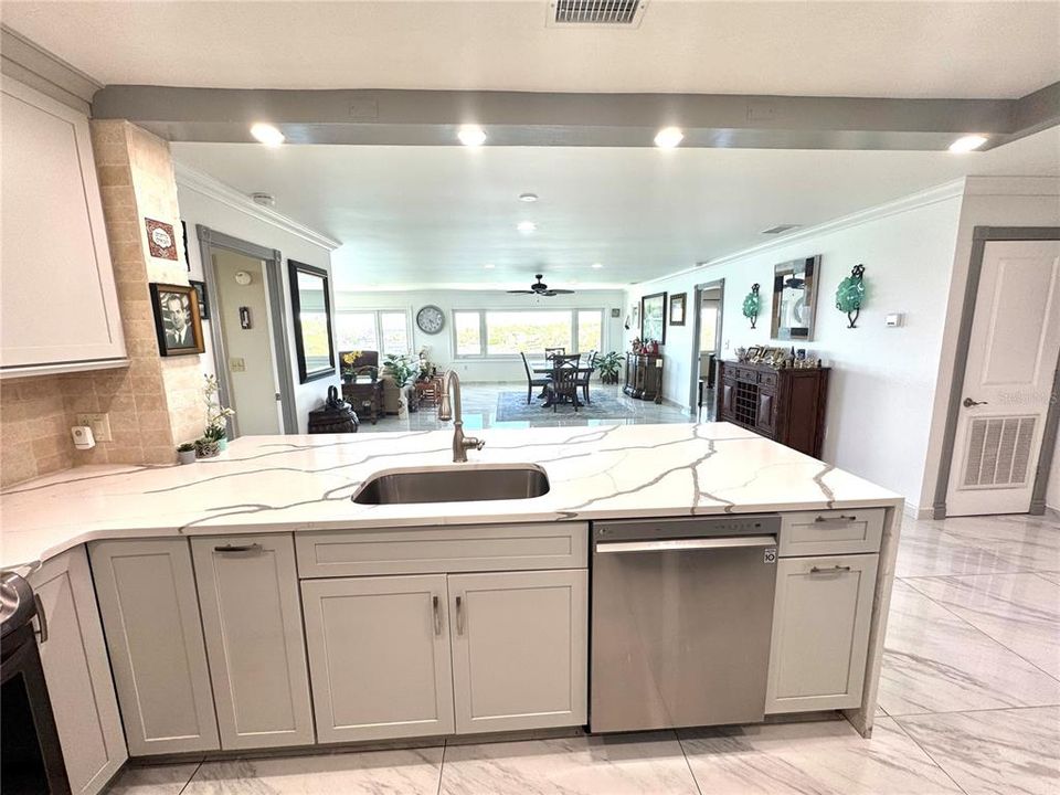 На продажу: $550,000 (2 спален, 2 ванн, 1900 Квадратных фут)