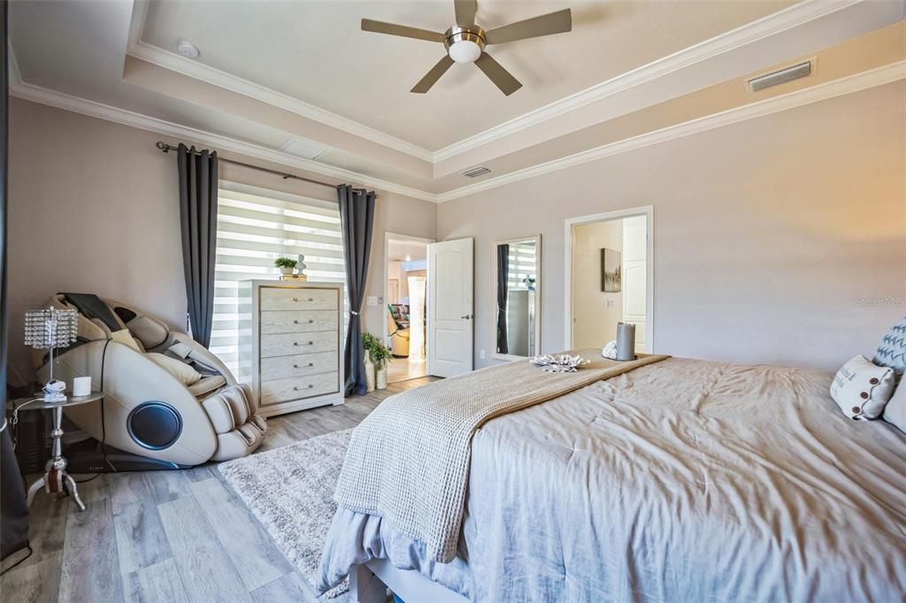 Active With Contract: $725,000 (3 beds, 3 baths, 2455 Square Feet)