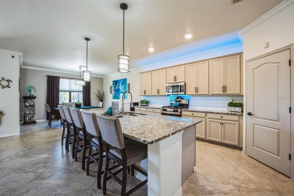 Active With Contract: $725,000 (3 beds, 3 baths, 2455 Square Feet)