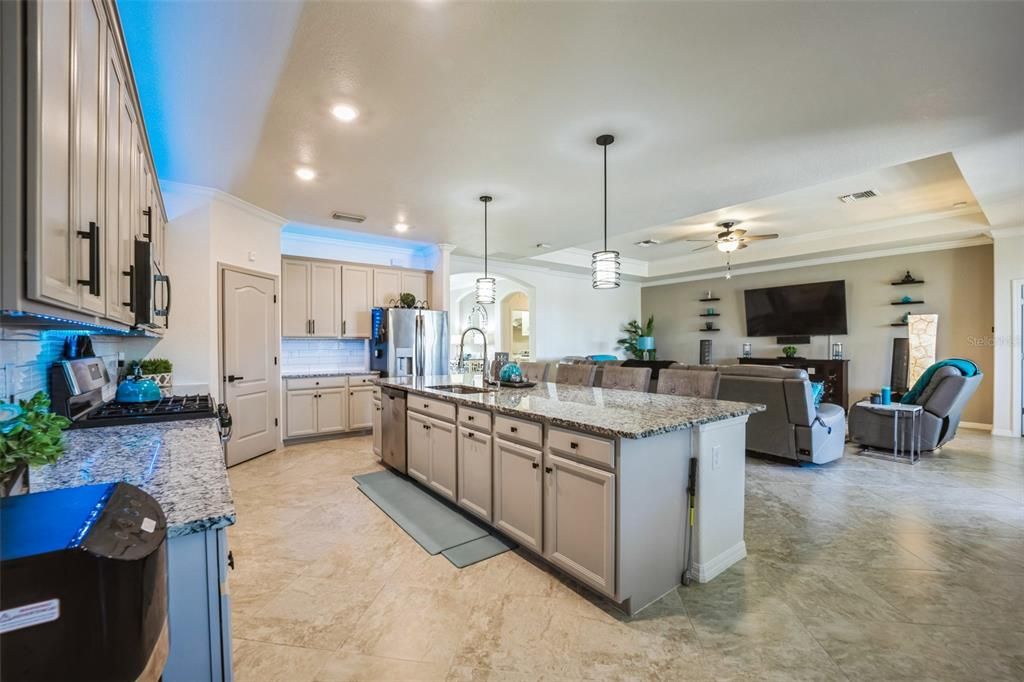 Active With Contract: $725,000 (3 beds, 3 baths, 2455 Square Feet)