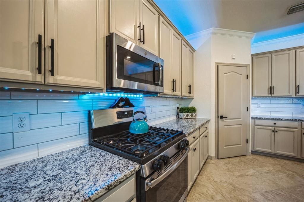 Active With Contract: $725,000 (3 beds, 3 baths, 2455 Square Feet)