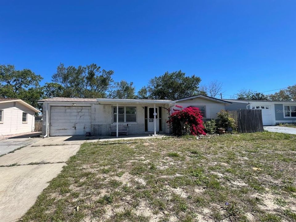 Recently Sold: $157,000 (2 beds, 1 baths, 1106 Square Feet)