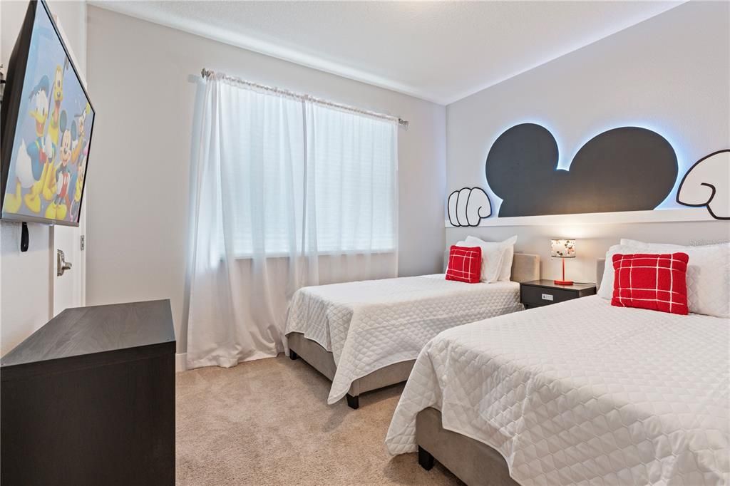 For Sale: $439,000 (4 beds, 3 baths, 1888 Square Feet)