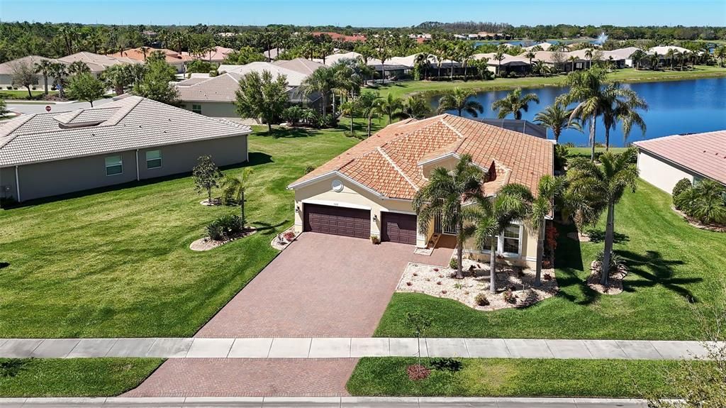 For Sale: $785,000 (3 beds, 3 baths, 2689 Square Feet)