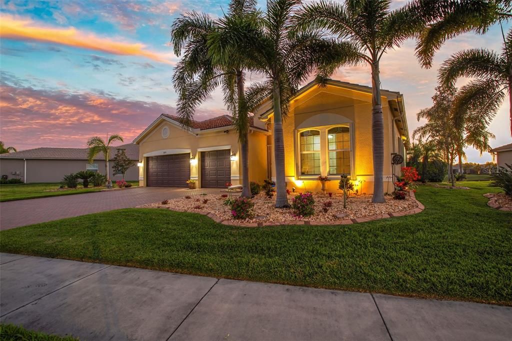 For Sale: $785,000 (3 beds, 3 baths, 2689 Square Feet)