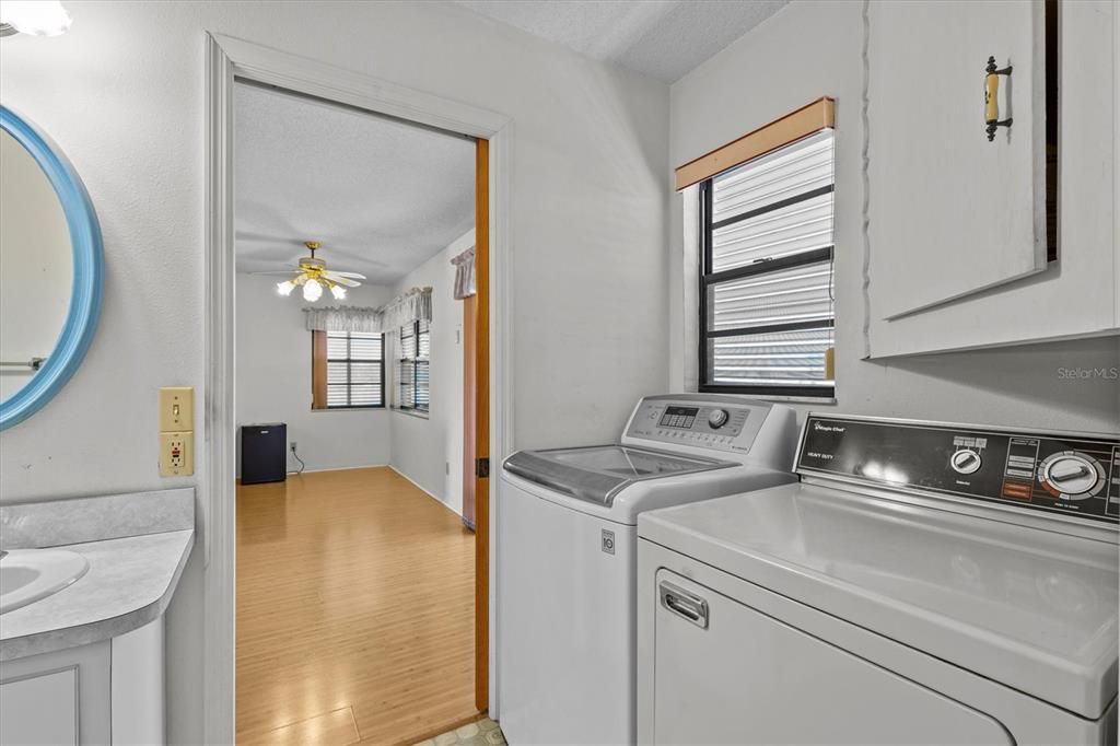 На продажу: $474,900 (3 спален, 3 ванн, 1400 Квадратных фут)