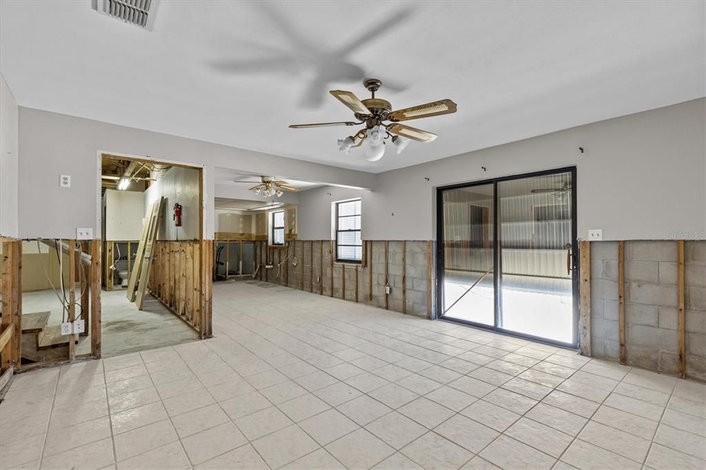 На продажу: $474,900 (3 спален, 3 ванн, 1400 Квадратных фут)