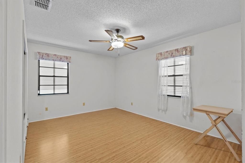 На продажу: $474,900 (3 спален, 3 ванн, 1400 Квадратных фут)