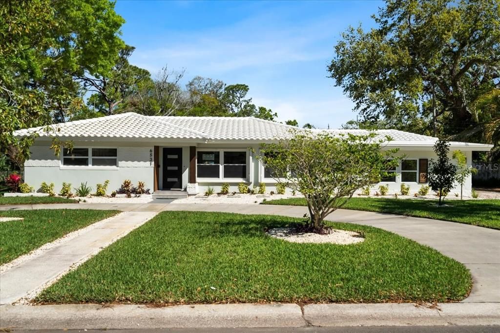 For Sale: $690,000 (3 beds, 3 baths, 1596 Square Feet)