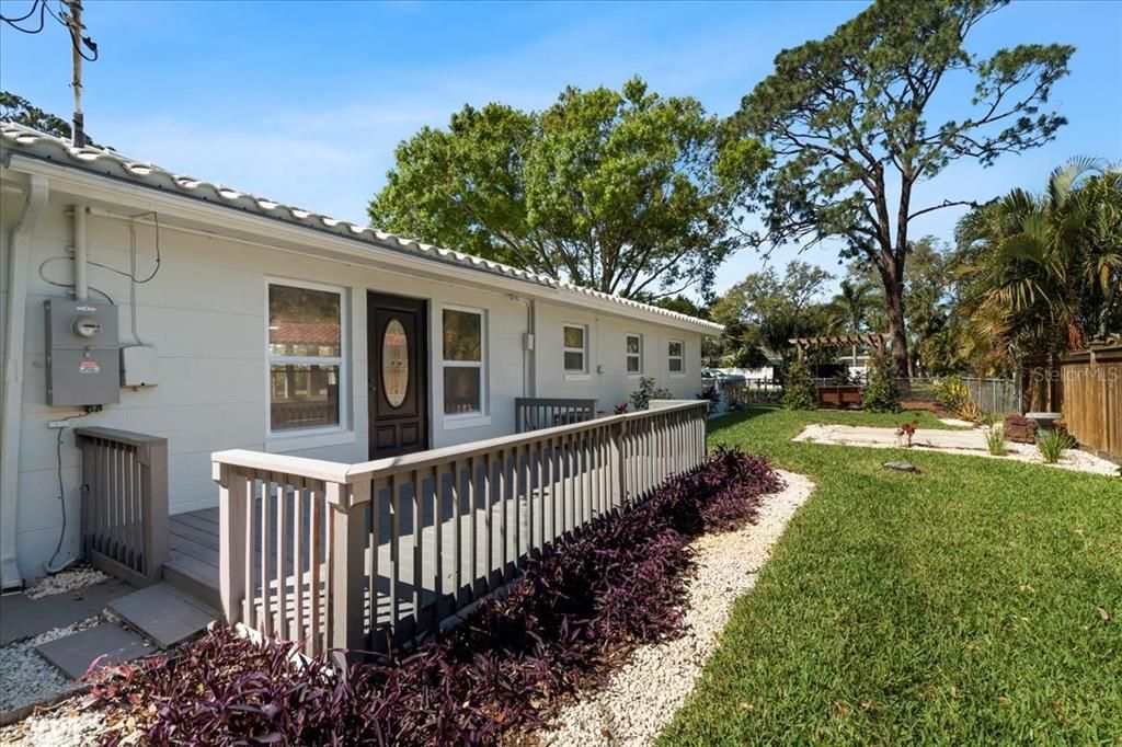 For Sale: $690,000 (3 beds, 3 baths, 1596 Square Feet)