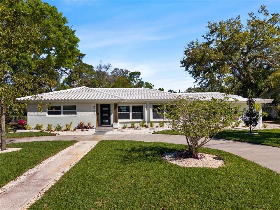 For Sale: $690,000 (3 beds, 3 baths, 1596 Square Feet)