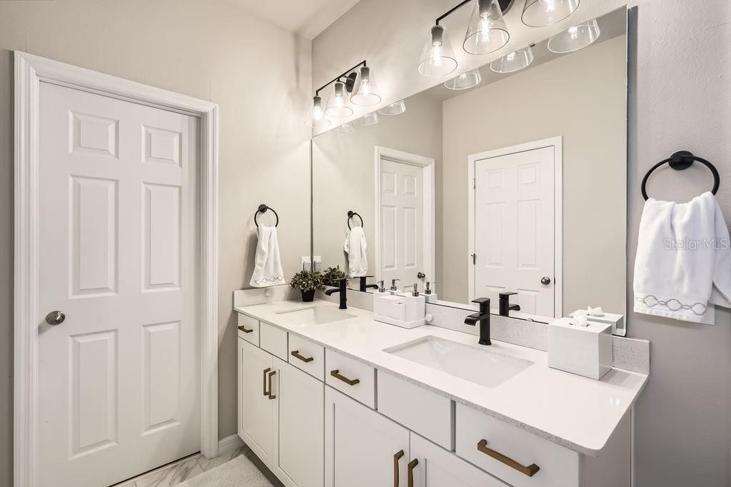 En Venta: $625,000 (5 camas, 3 baños, 2680 Pies cuadrados)