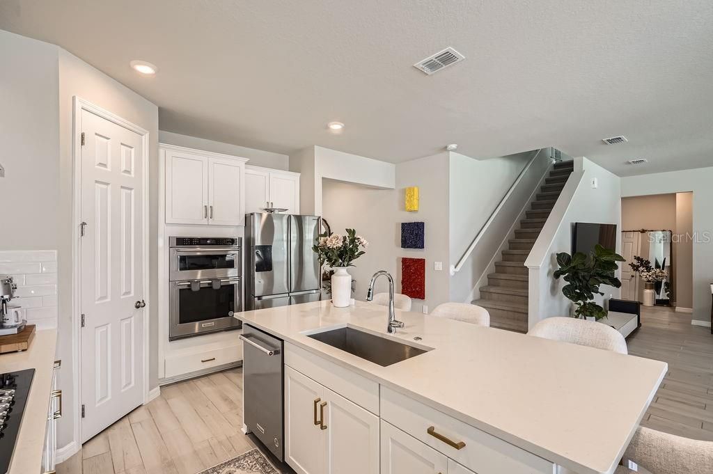 En Venta: $625,000 (5 camas, 3 baños, 2680 Pies cuadrados)