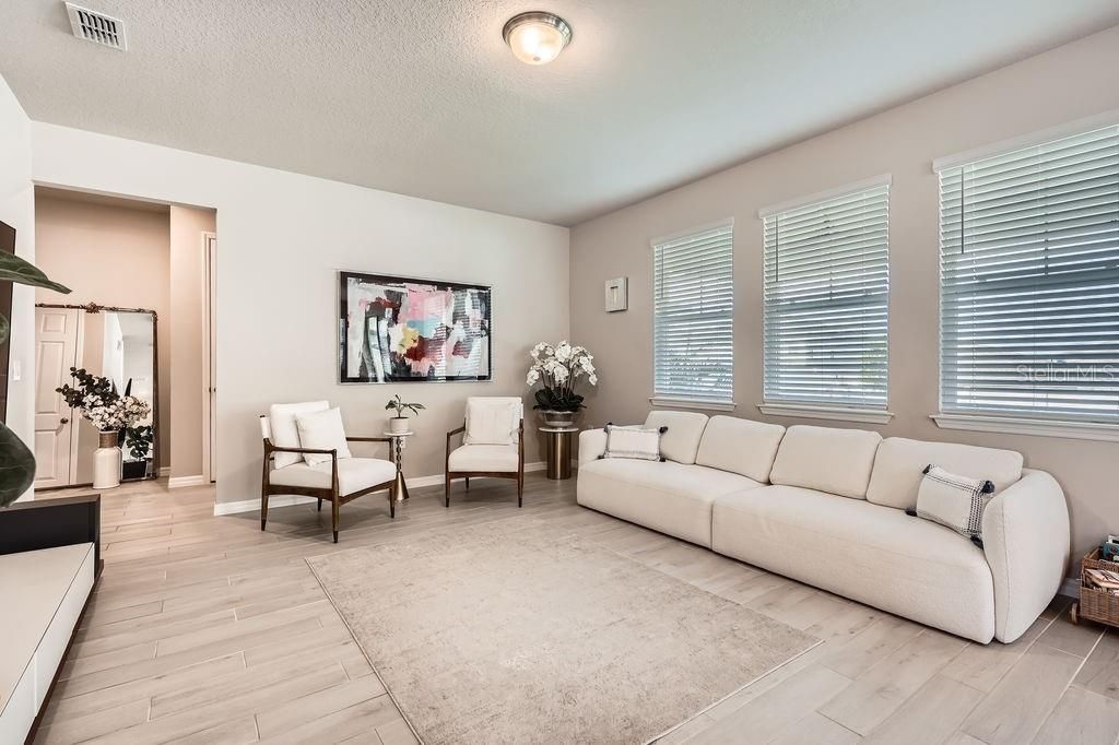 En Venta: $625,000 (5 camas, 3 baños, 2680 Pies cuadrados)