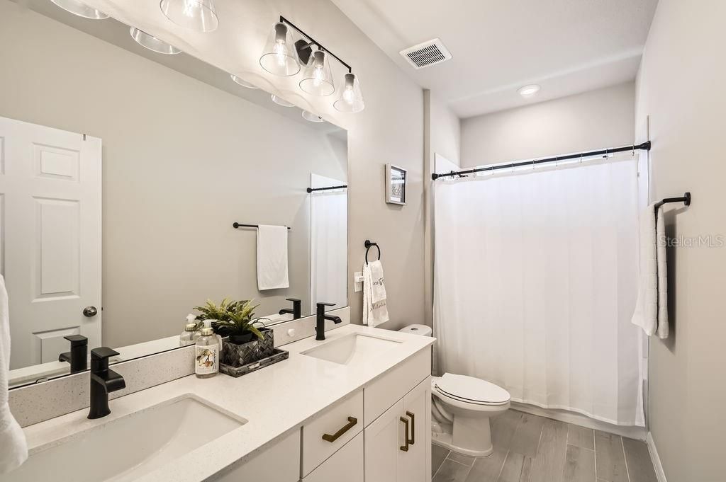 En Venta: $625,000 (5 camas, 3 baños, 2680 Pies cuadrados)