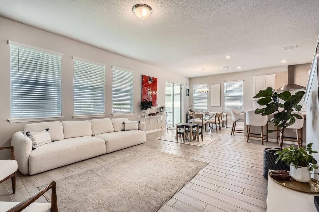 En Venta: $625,000 (5 camas, 3 baños, 2680 Pies cuadrados)