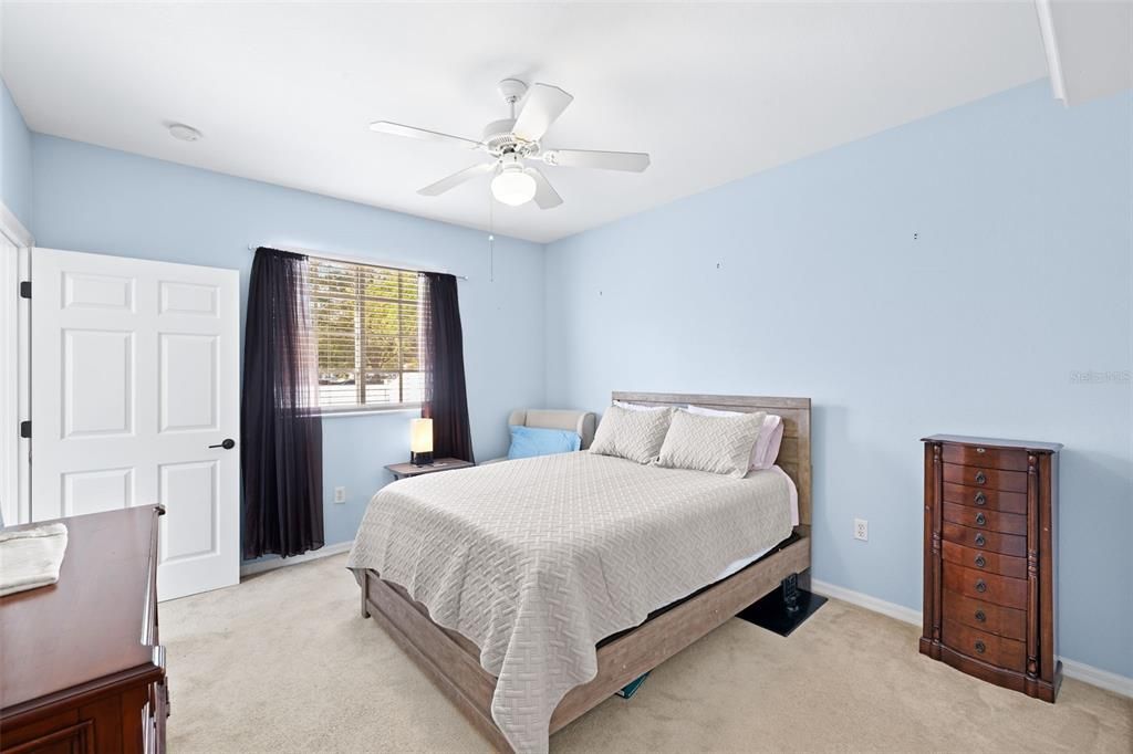 Activo con contrato: $269,000 (2 camas, 2 baños, 1243 Pies cuadrados)