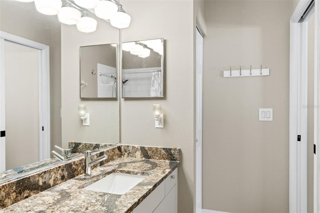 Activo con contrato: $269,000 (2 camas, 2 baños, 1243 Pies cuadrados)