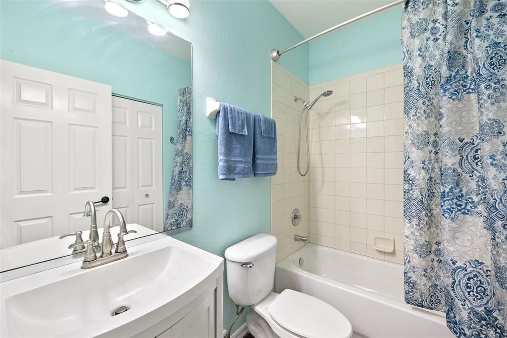 Activo con contrato: $269,000 (2 camas, 2 baños, 1243 Pies cuadrados)