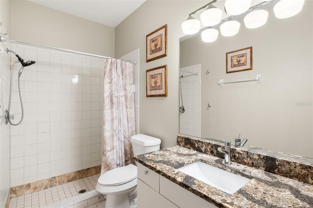 Activo con contrato: $269,000 (2 camas, 2 baños, 1243 Pies cuadrados)