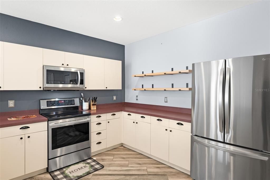 Activo con contrato: $269,000 (2 camas, 2 baños, 1243 Pies cuadrados)