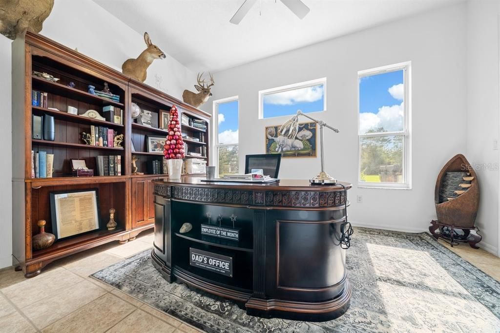 En Venta: $849,900 (4 camas, 3 baños, 2915 Pies cuadrados)