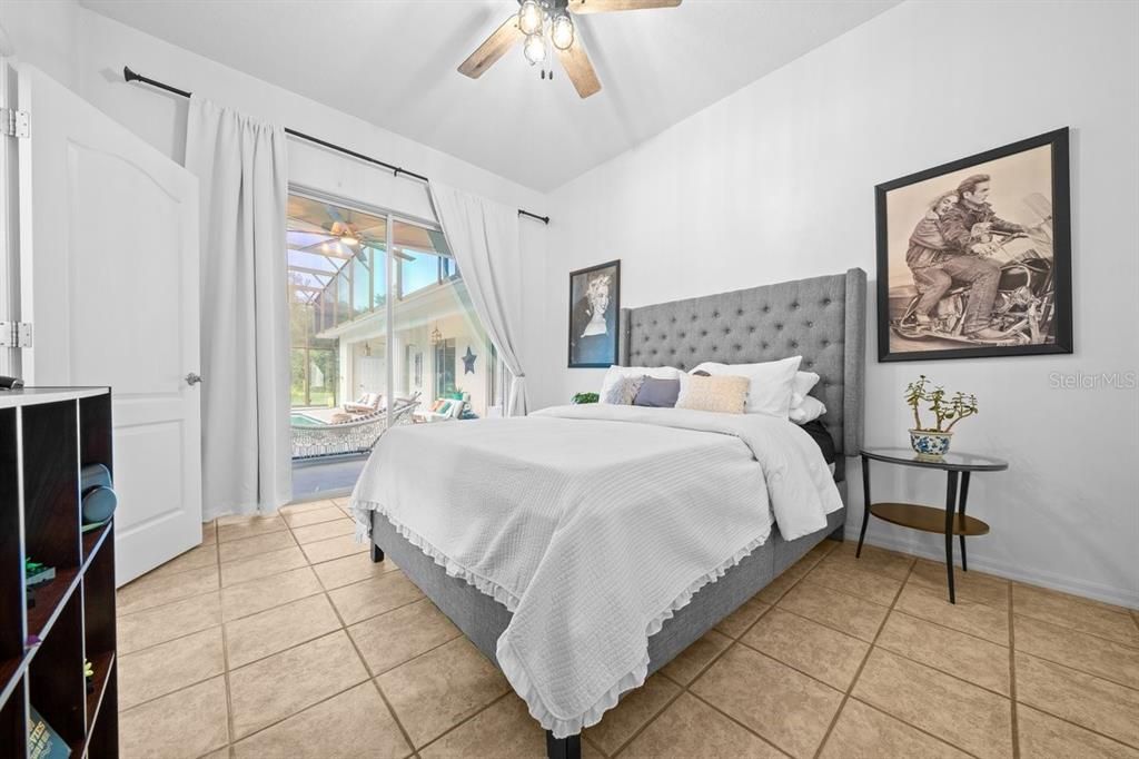 En Venta: $849,900 (4 camas, 3 baños, 2915 Pies cuadrados)