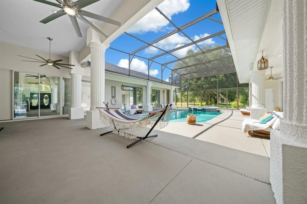 En Venta: $849,900 (4 camas, 3 baños, 2915 Pies cuadrados)